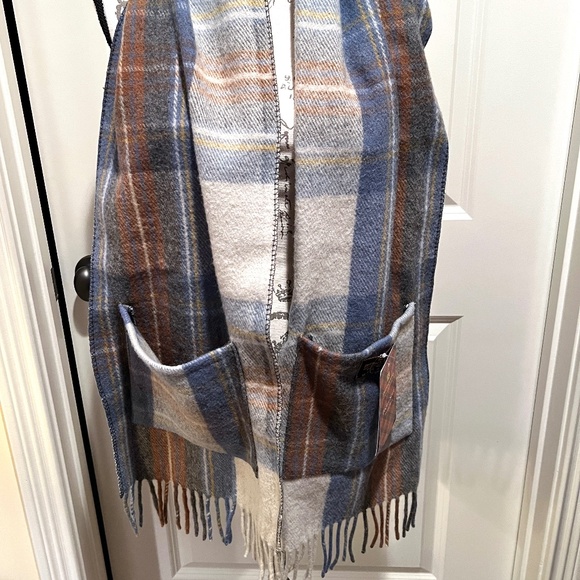 Patrick Kins Woollen Company Merino Wool with Pockets Made in Scotland - Picture 2 of 7